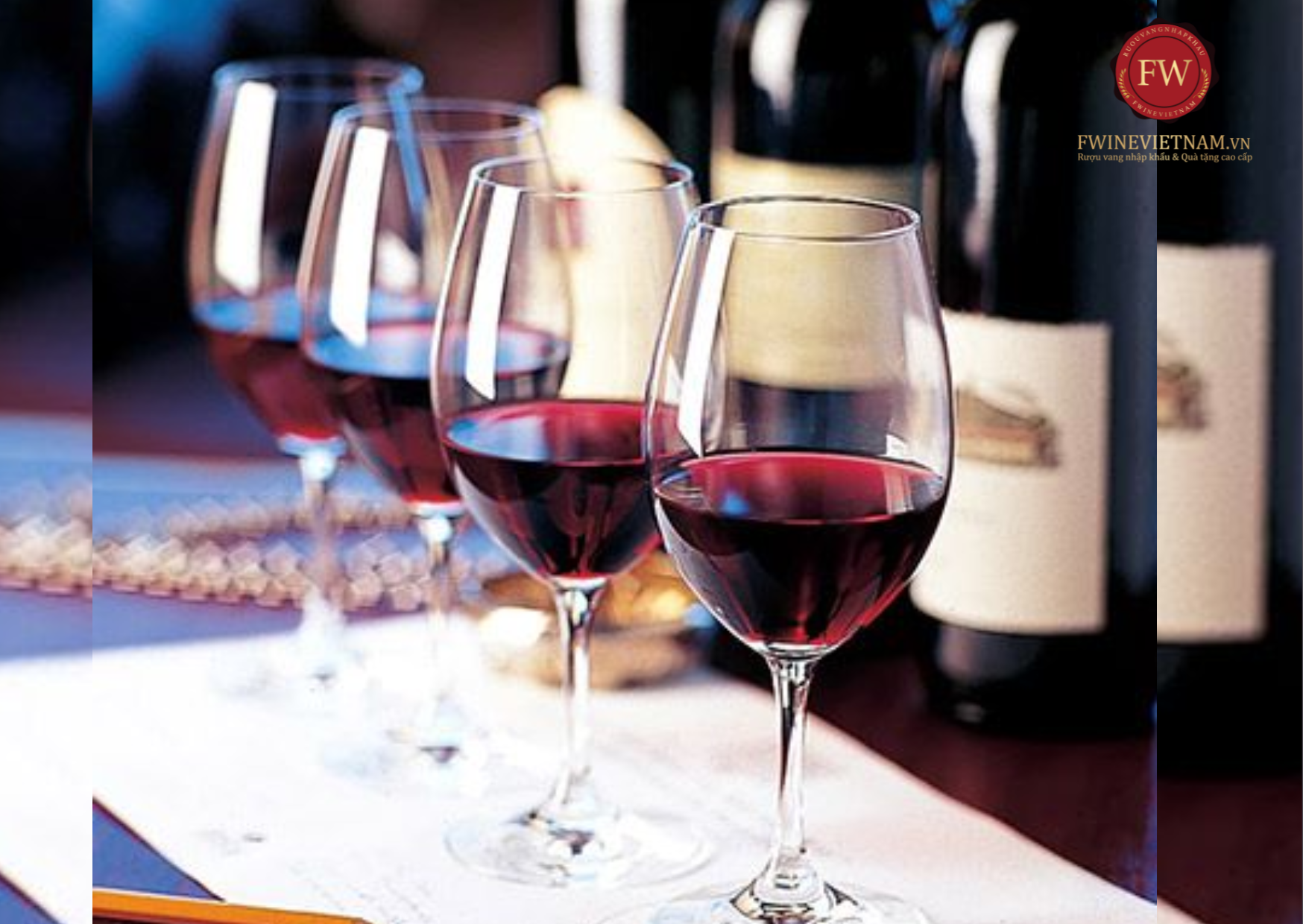 Chai rượu vang 750ml cho lượng rượu phù hợp cho một bữa ăn hoặc buổi tụ tập nhỏ