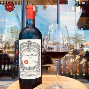 Rượu vang ý Terre di Mario Rosso mang hương vị đặc trưng: Sự hòa quyện giữa trái cây và gia vị đầy tinh tế